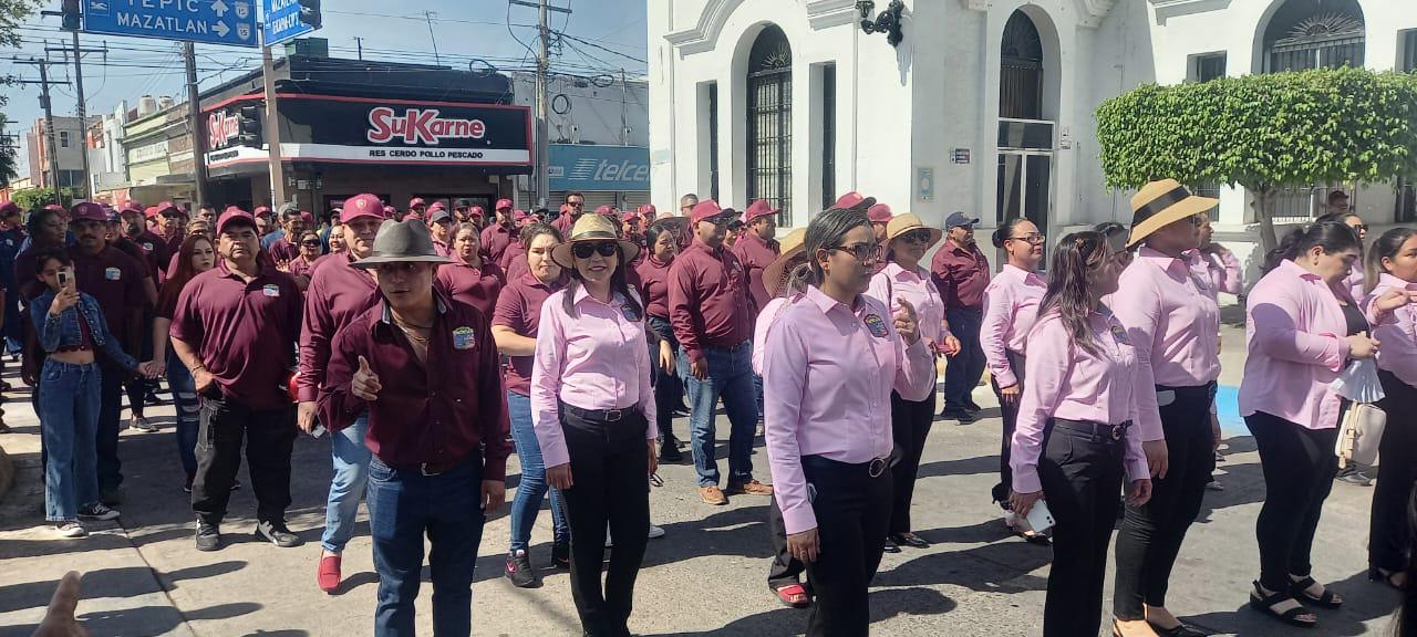 $!Se suman trabajadores a marcha por el 1 de mayo en Escuinapa