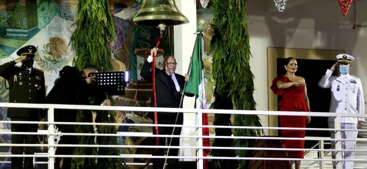 $!En 2021, el Alcalde Luis Guillermo Benítez Torres dió el Grito de Independencia en una ceremonia privada con invitados especiales en el patio de Palacio Municipal.