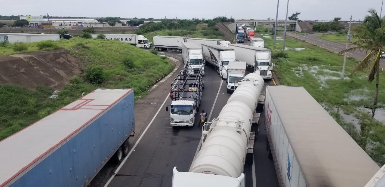 $!‘Nora’ dejó incomunicados siete puntos de carreteras estatales, y 12 áreas afectadas por socavones