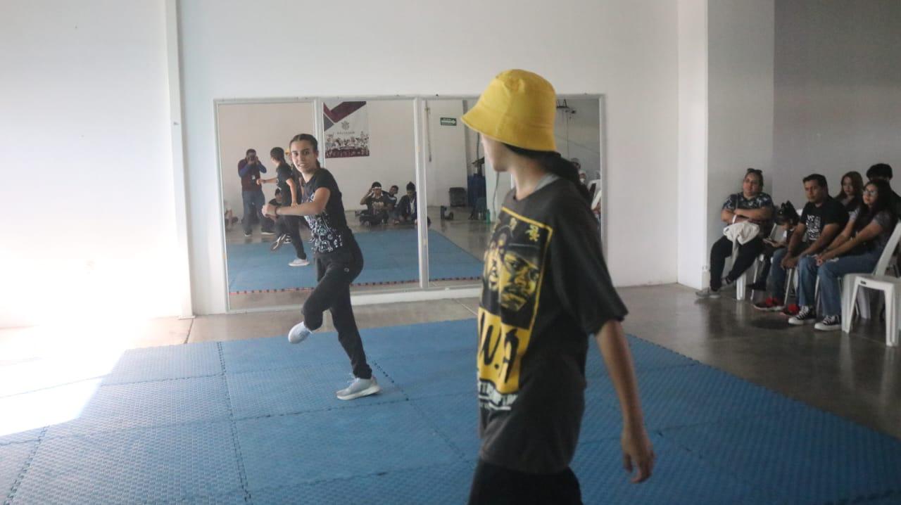 $!Deslumbran B-Girls y B-Boys con increíbles pasos de baile y actitud desafiante