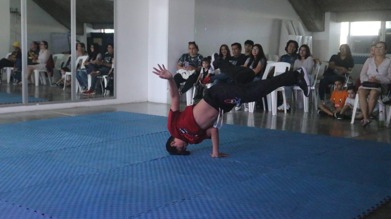 $!Deslumbran B-Girls y B-Boys con increíbles pasos de baile y actitud desafiante