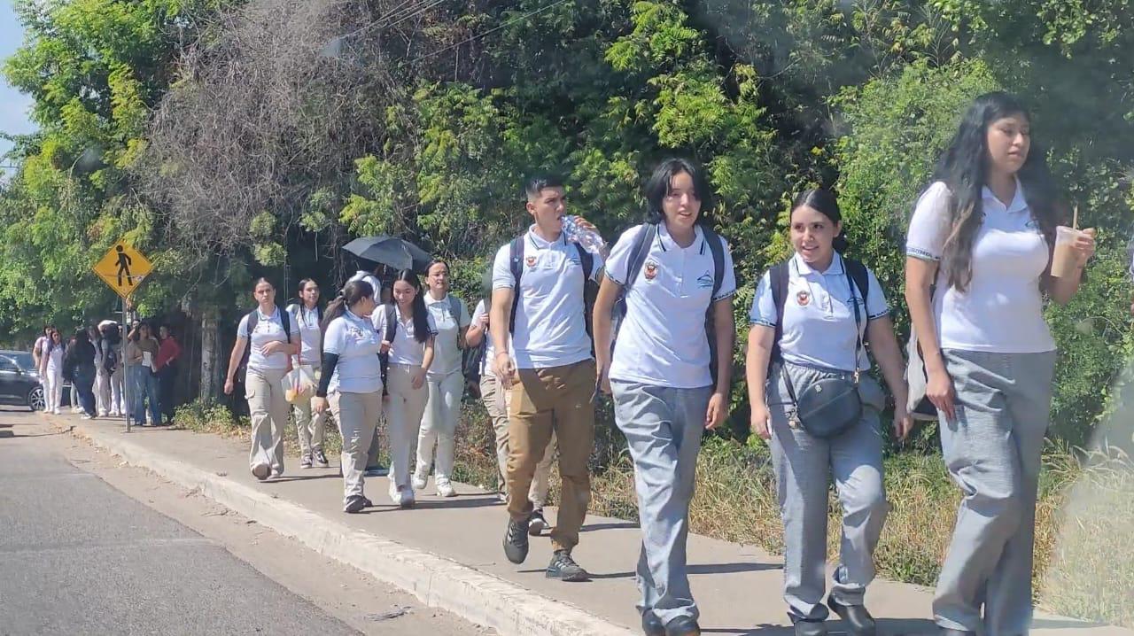 $!Aunque regresan a clases, estudiantes reportan salones casi vacíos en UAS de Culiacán