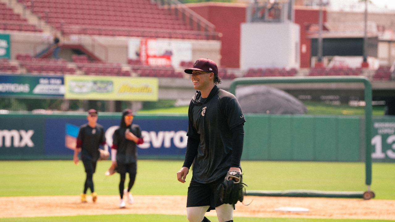 $!Víctor ‘Sherman’ Castañeda se incorpora a la pretemporada de Tomateros de Culiacán