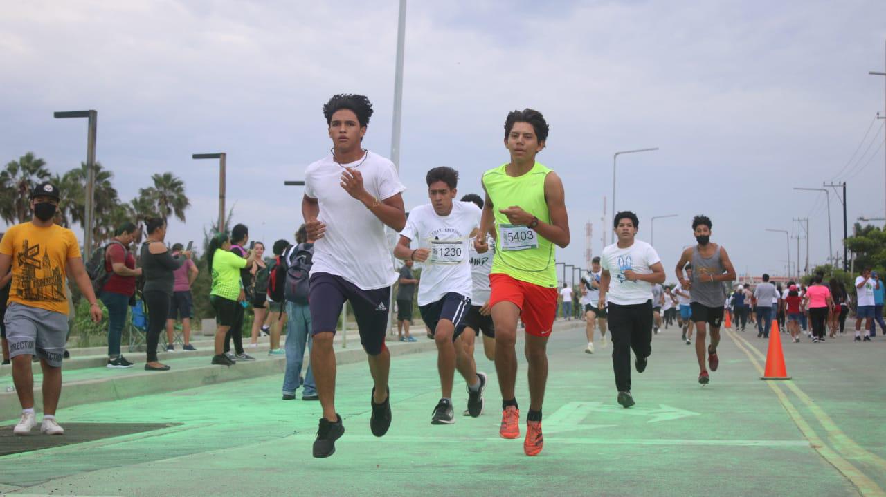 $!Aranza Silva y Pedro Castillo ganan en Mazatlán la Carrera Cobaes Píntate de Verde