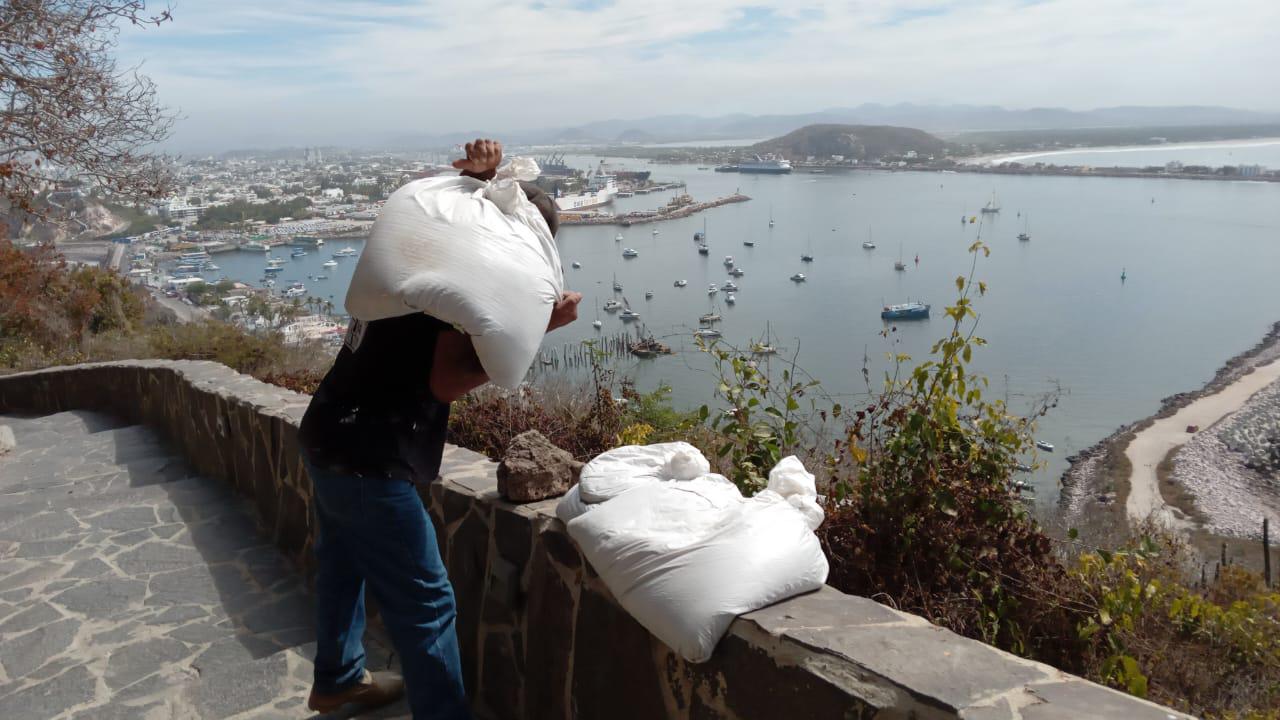 $!Pese a suspensión de la obra, construcción de tirolesa continúa en Cerro del Crestón