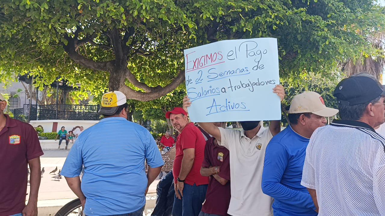 $!Paran trabajadores sindicalizados en Escuinapa en reclamo del pago de salarios y prestaciones