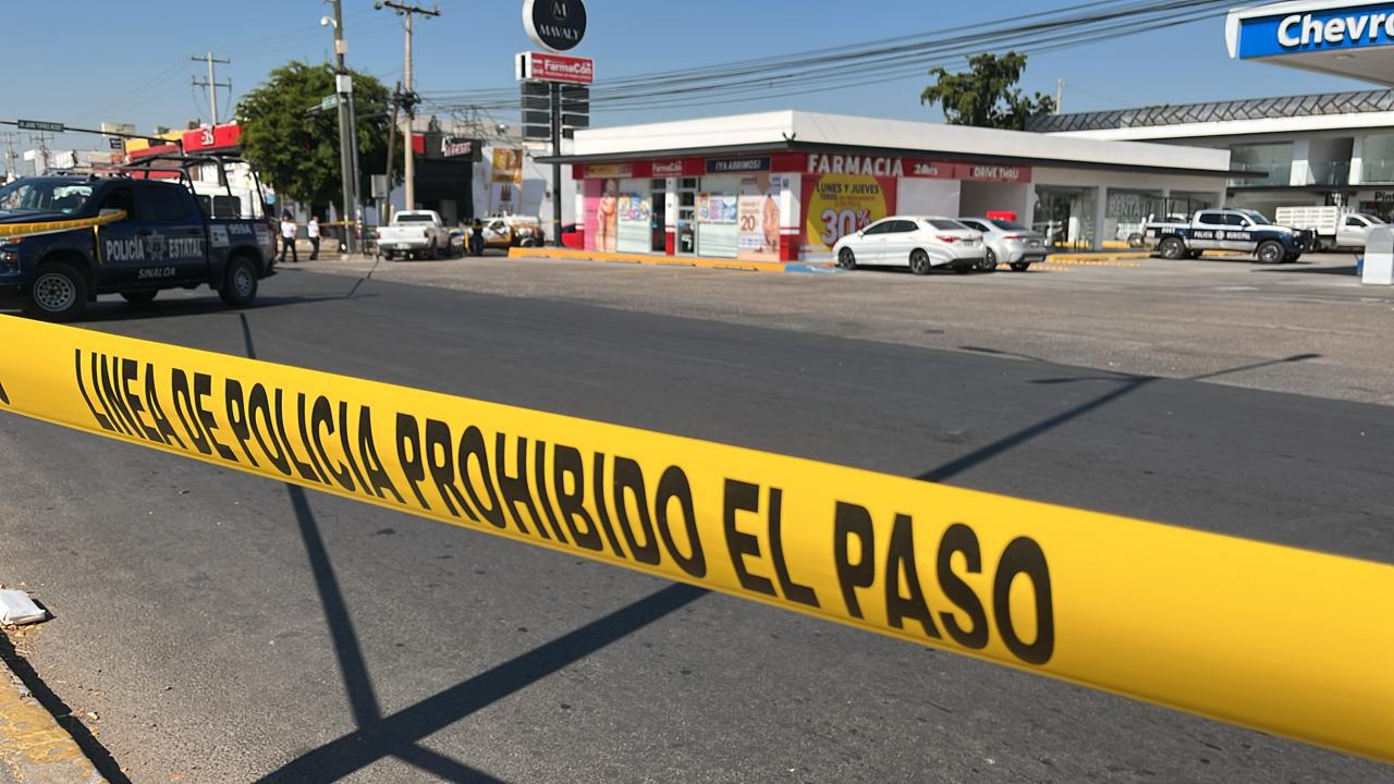 $!Intentan secuestrar a conductor en el Centro de Culiacán, pero logra escapar