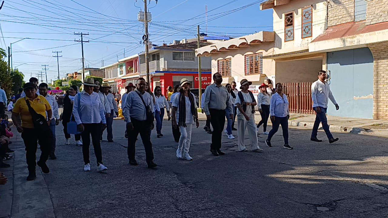 $!Planteles de preescolar de Escuinapa conmemoran con desfile la Revolución Mexicana