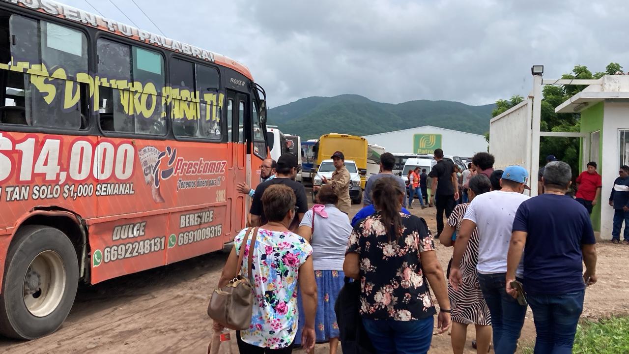 $!Esperan al Presidente López Obrador y a Claudia Sheinbaum en El Matadero, El Rosario