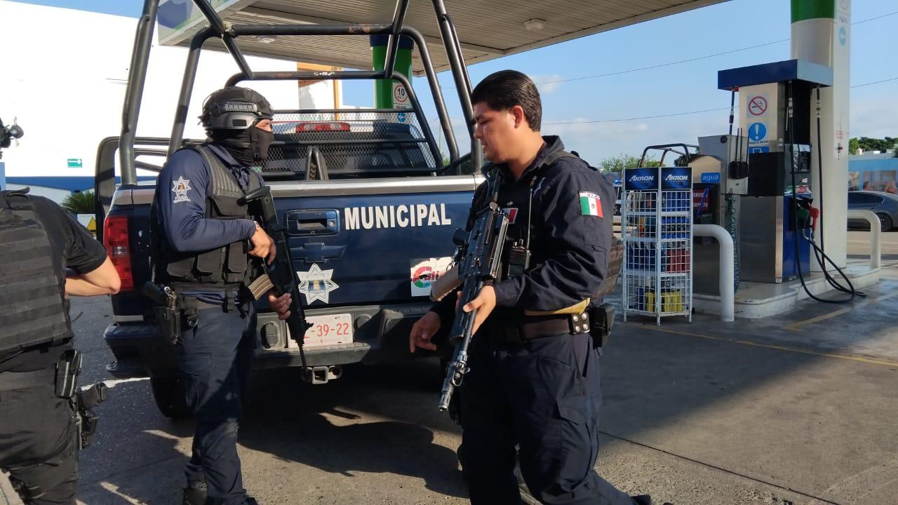 $!Balacera en sector Tres Ríos provoca evacuación en complejo departamental, en Culiacán