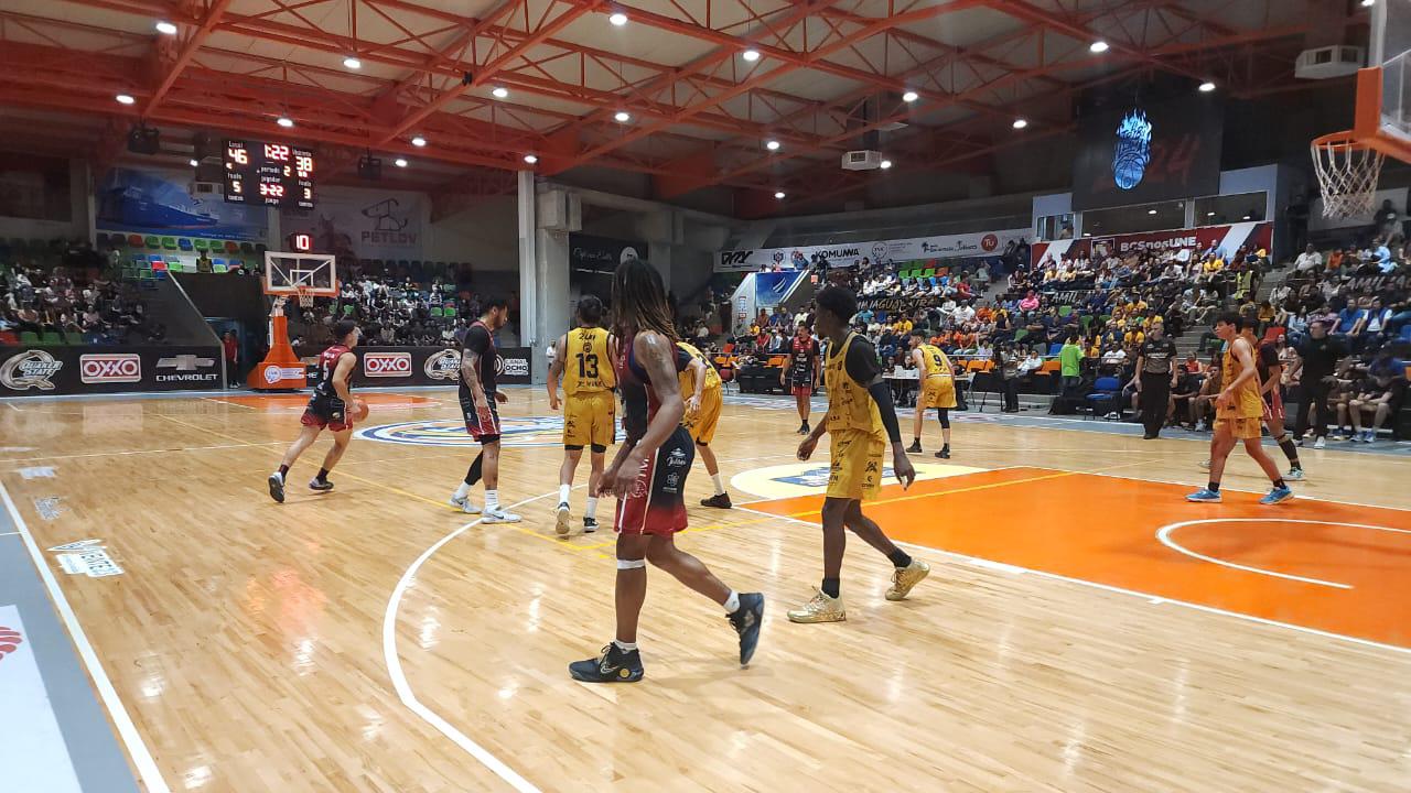 $!Acaricia triunfo Piratas Basketball, pero al final se le escapa