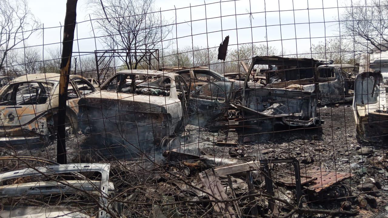 $!Propietarios de yonkes hacen recuento de daños tras incendio registrado al sur de Culiacán