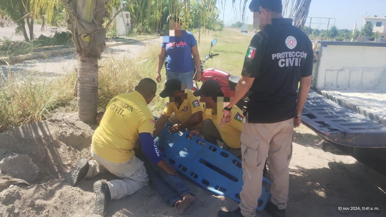 $!Embiste camioneta a motociclista que viajaba en la Escuinapa-Teacapán