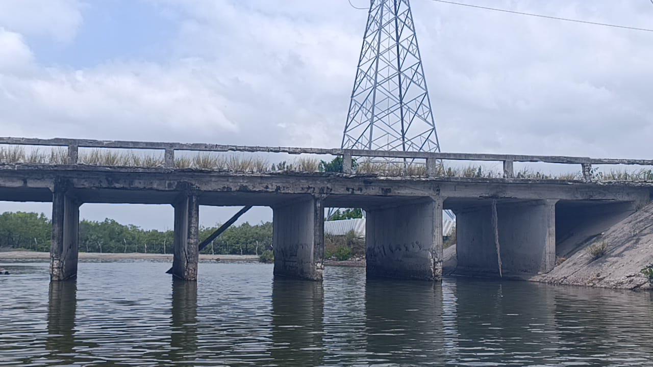 $!Puente de ‘agua dulce’ en Escuinapa está al borde de colapso, denuncian pescadores