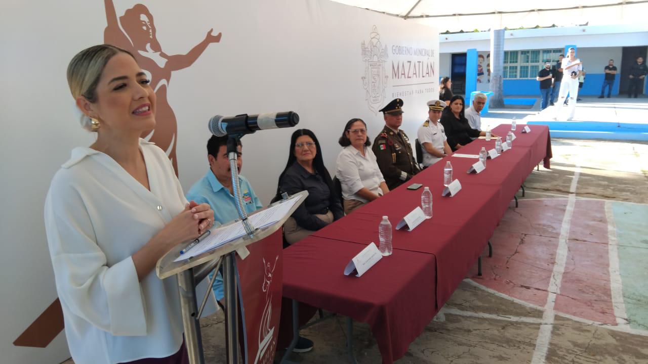 $!Celebra Estrella Palacios primer Lunes Cívico en primaria de la comunidad de Escamillas