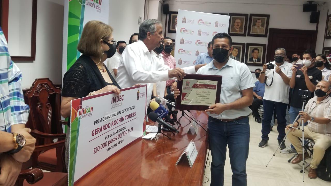 $!Jorge Adán y Suisei Koyama reciben el Premio Municipal del Deporte, en Culiacán