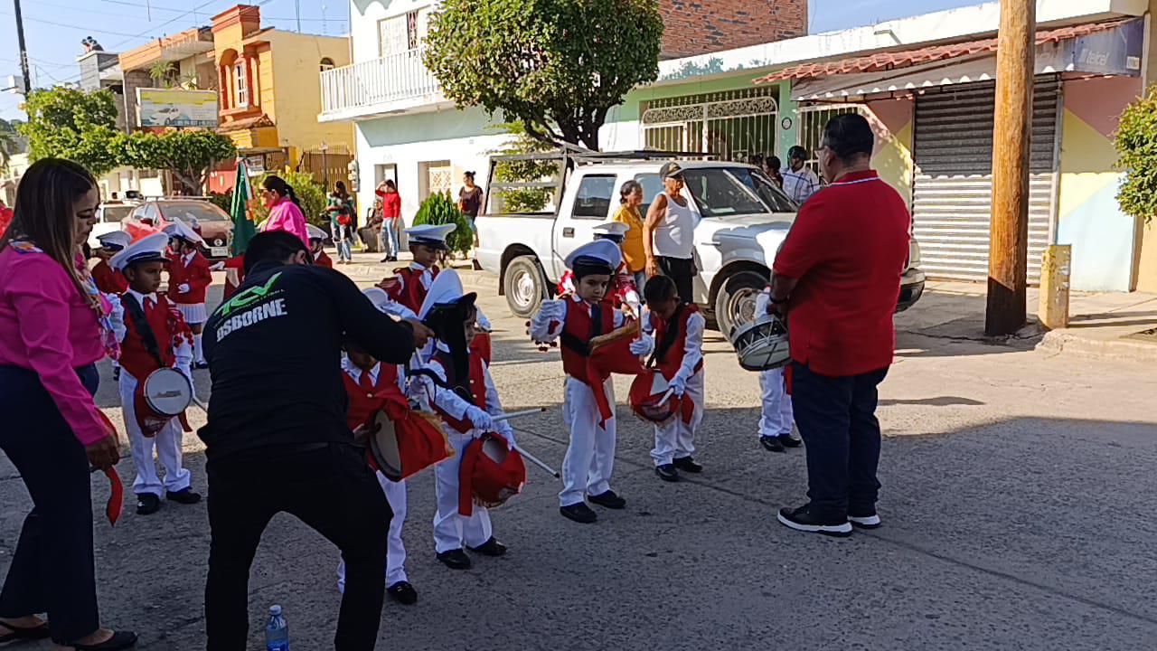 $!Planteles de preescolar de Escuinapa conmemoran con desfile la Revolución Mexicana