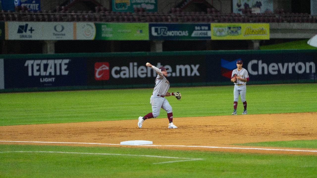 $!El pitcheo de Tomateros luce imponente en empate sin carreras ante Sultanes