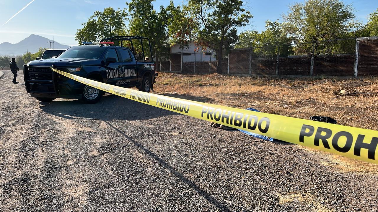 $!Localizan a hombre asesinado a balazos en la entrada al poblado Agua Salada, en Mocorito