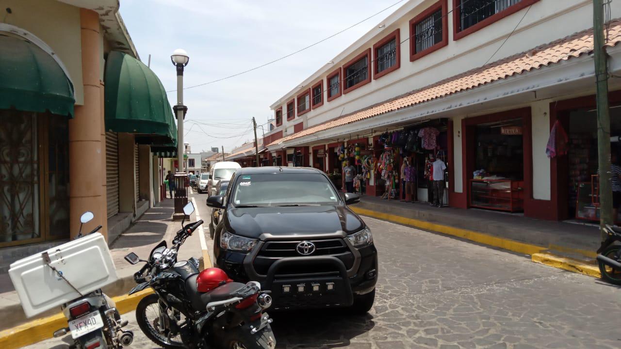 $!Falta de orden vial afecta en ventas de mercado en Rosario