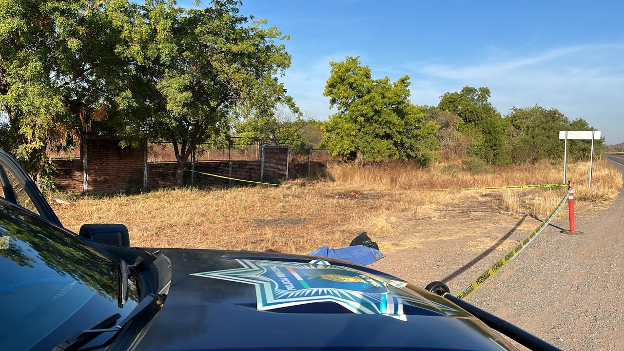 $!Localizan a hombre asesinado a balazos en la entrada al poblado Agua Salada, en Mocorito