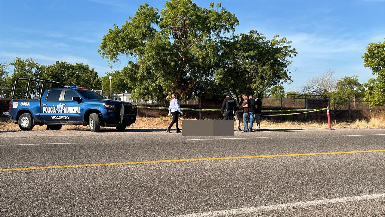 $!Localizan a hombre asesinado a balazos en la entrada al poblado Agua Salada, en Mocorito