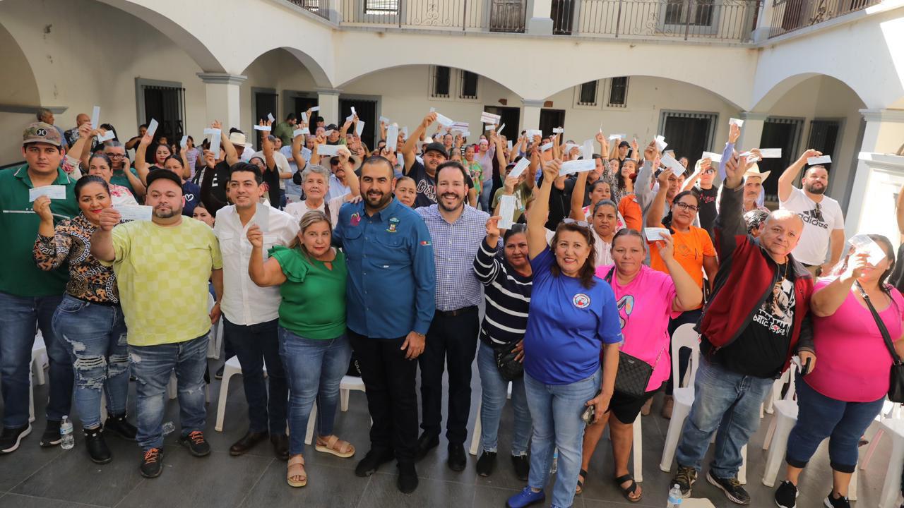 $!Entregan en San Ignacio apoyos económicos a comerciantes y restauranteros