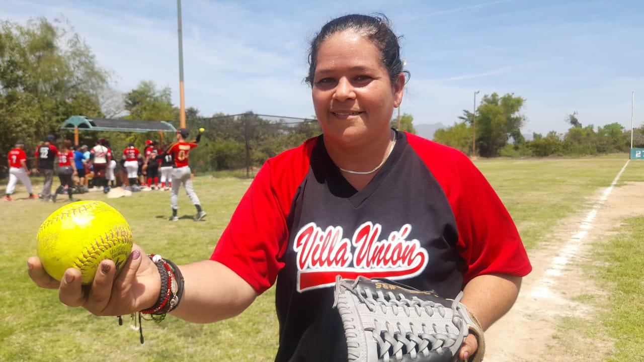 $!Potente arranque de Rojas de Villa Unión en Softbol Femenil Campesina Río Presidio