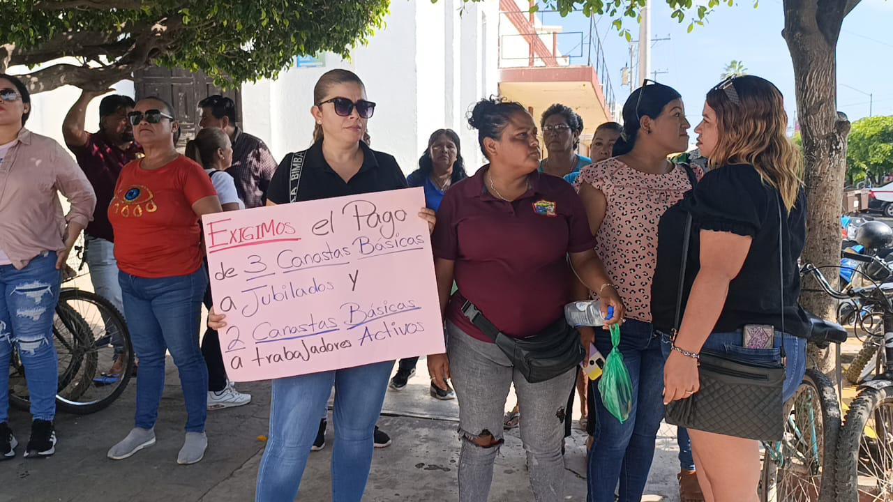 $!Paran trabajadores sindicalizados en Escuinapa en reclamo del pago de salarios y prestaciones