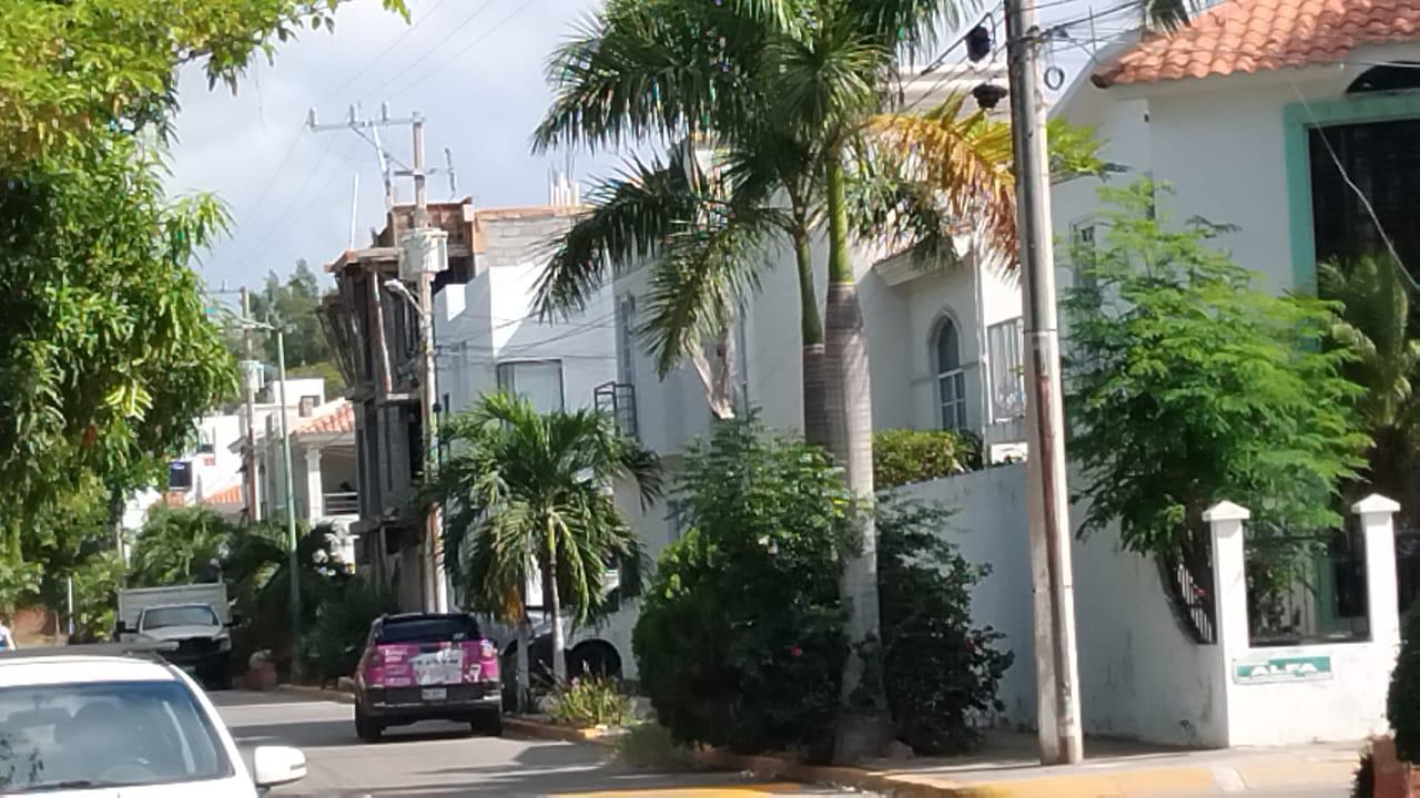 $!Vecinos protestan contra construcción de edificio departamental en Mazatlán