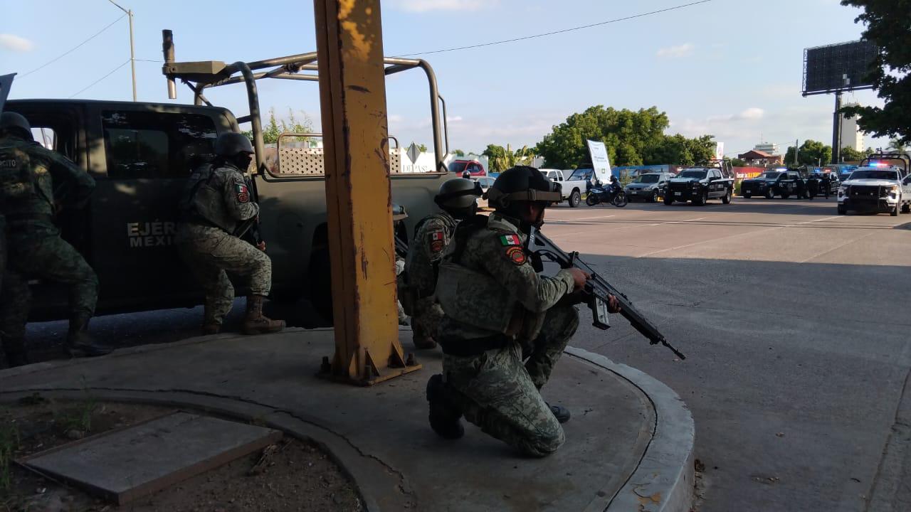 $!Agresión a policías desata balacera y pánico en Culiacán