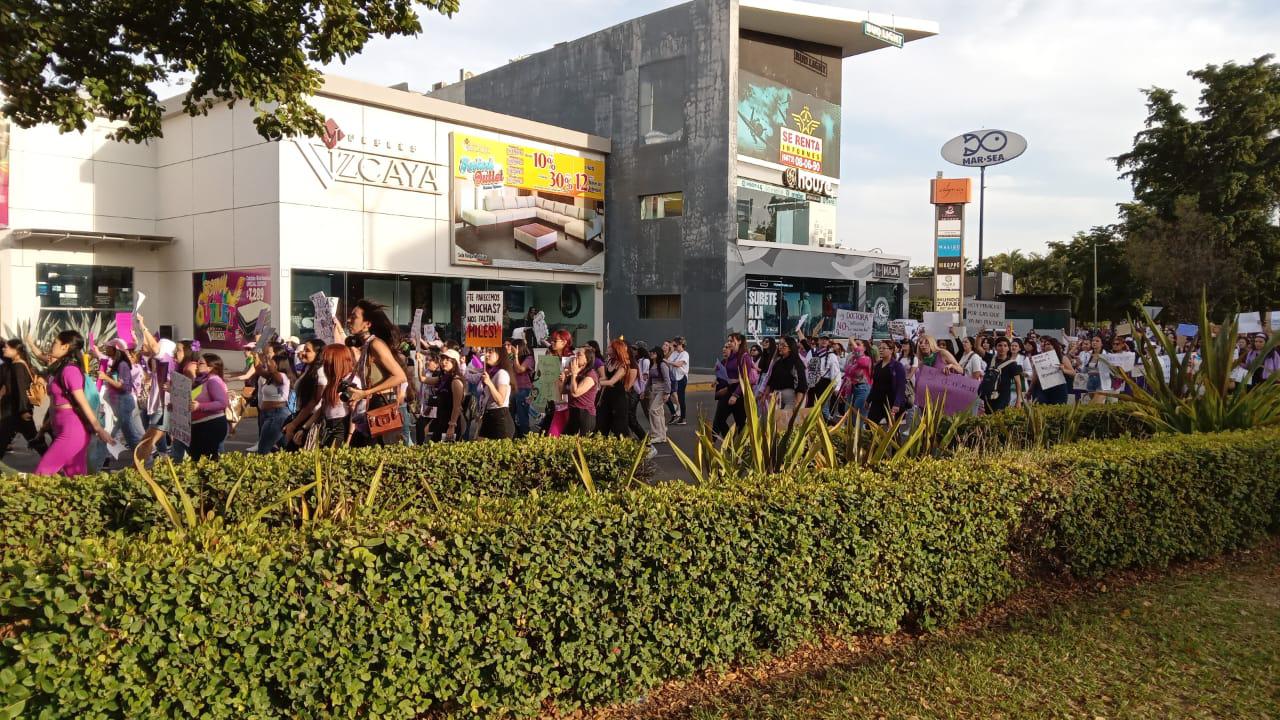 $!Más de 4 mil mujeres marchan por justicia, equidad, y por sus derechos, en Culiacán