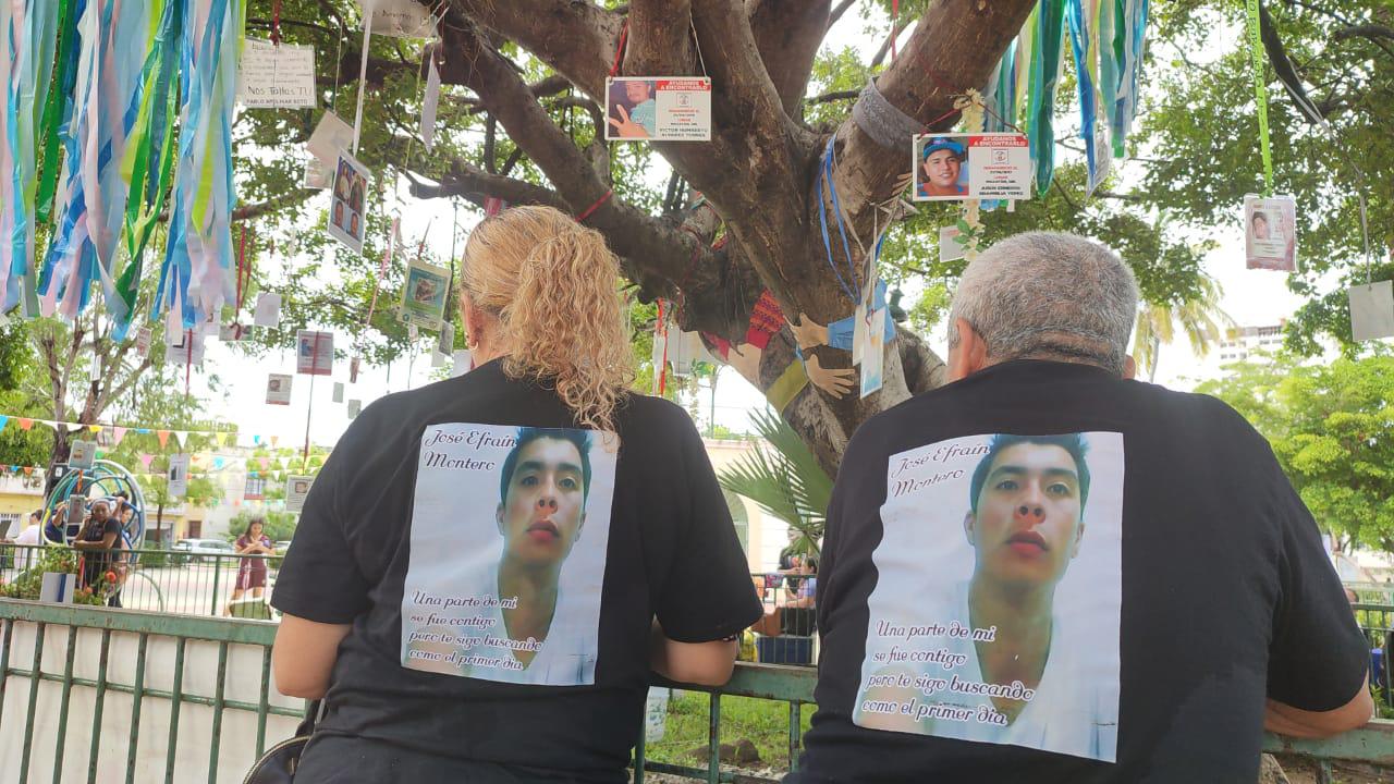 $!Rastreadoras mazatlecas conmemoran a sus desaparecidos en el ‘Árbol de la Vida’