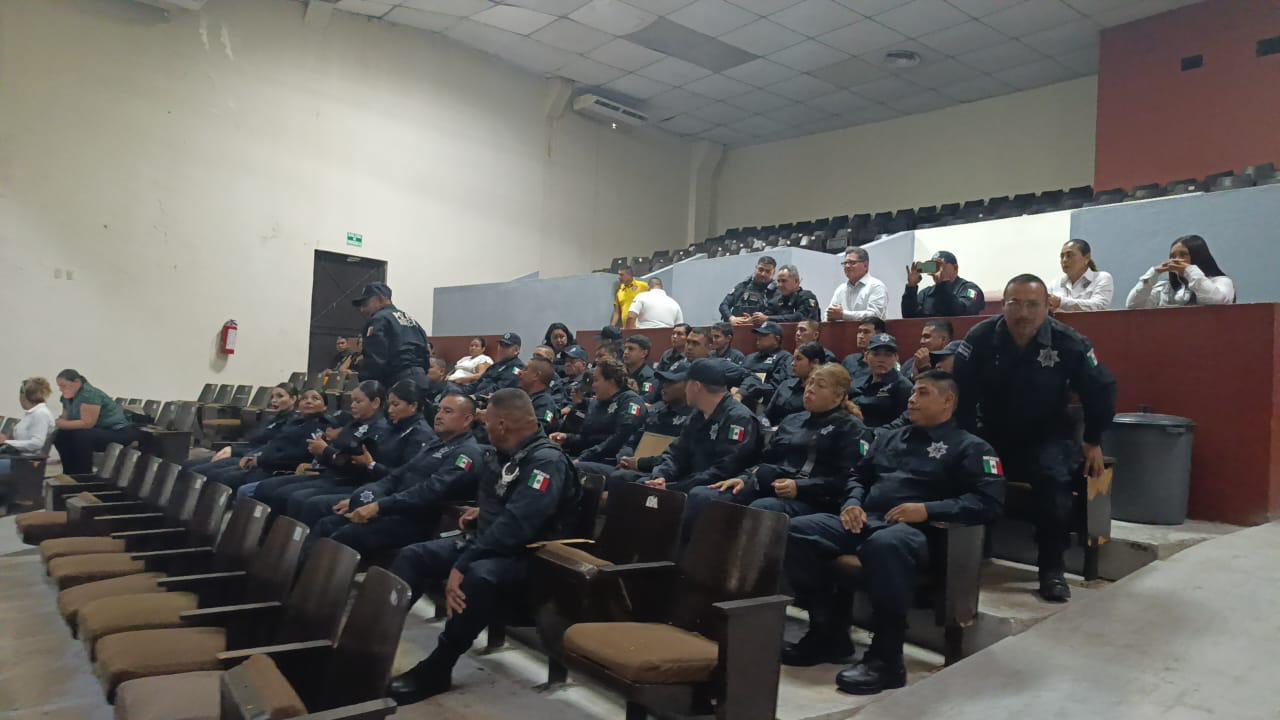 $!Reconocen en Escuinapa a elementos destacados de la Policía Municipal