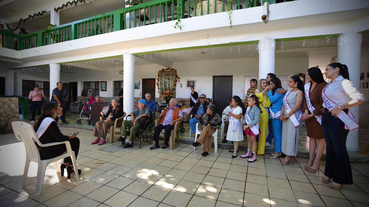 $!Aspirantes a las coronas del Carnaval de Mazatlán celebran el Día de Reyes en el Asilo de Ancianos