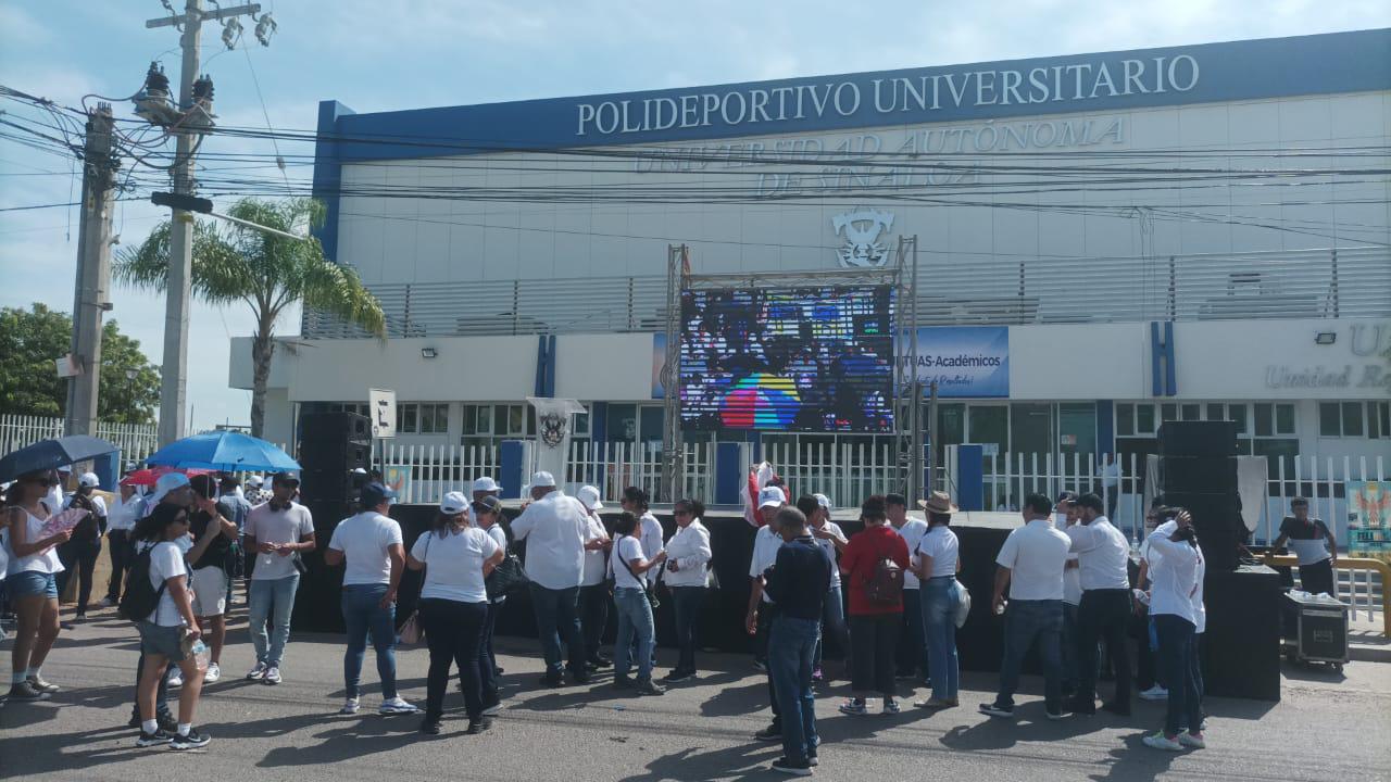 $!Marchan estudiantes de la UAS en Mazatlán tras separación del Rector