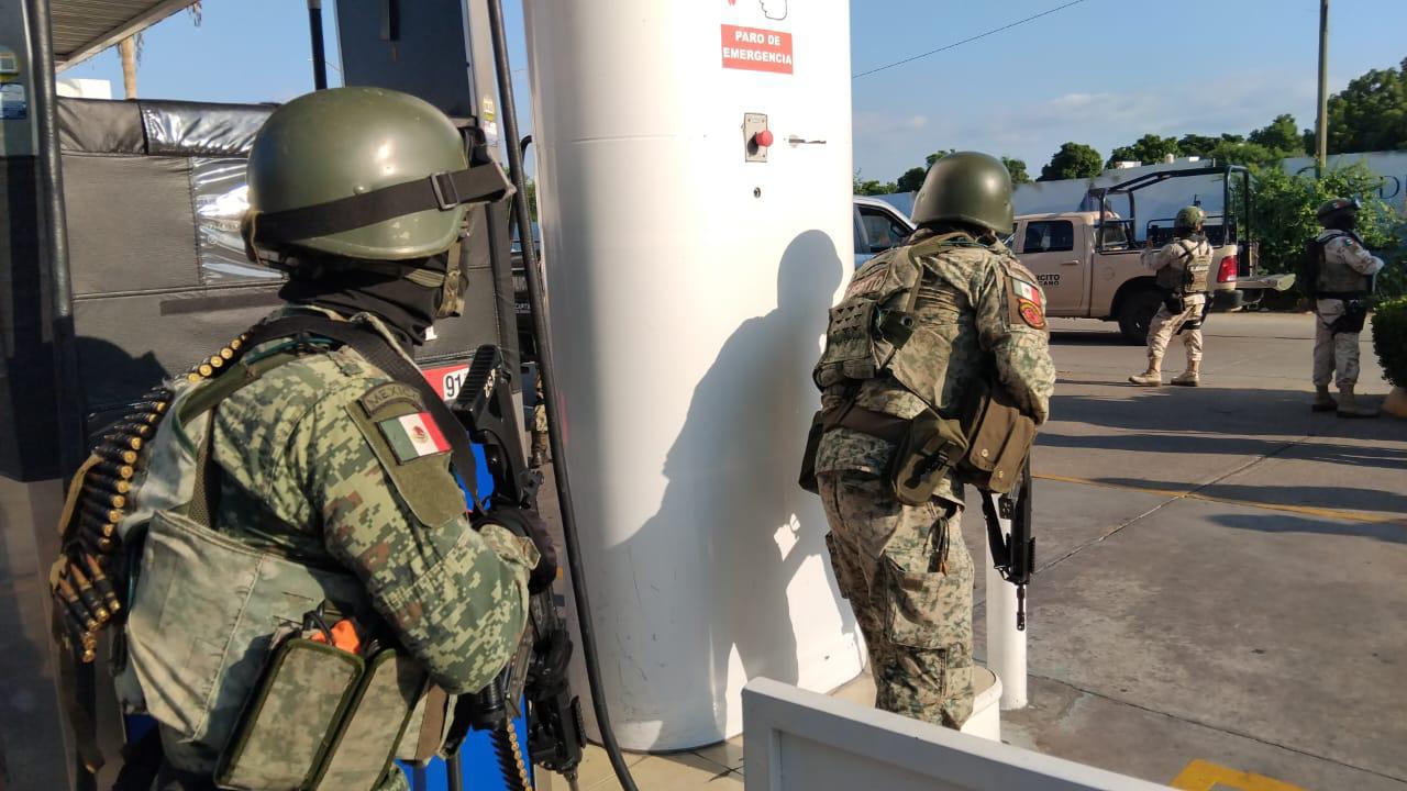 $!Agresión a policías desata balacera y pánico en Culiacán