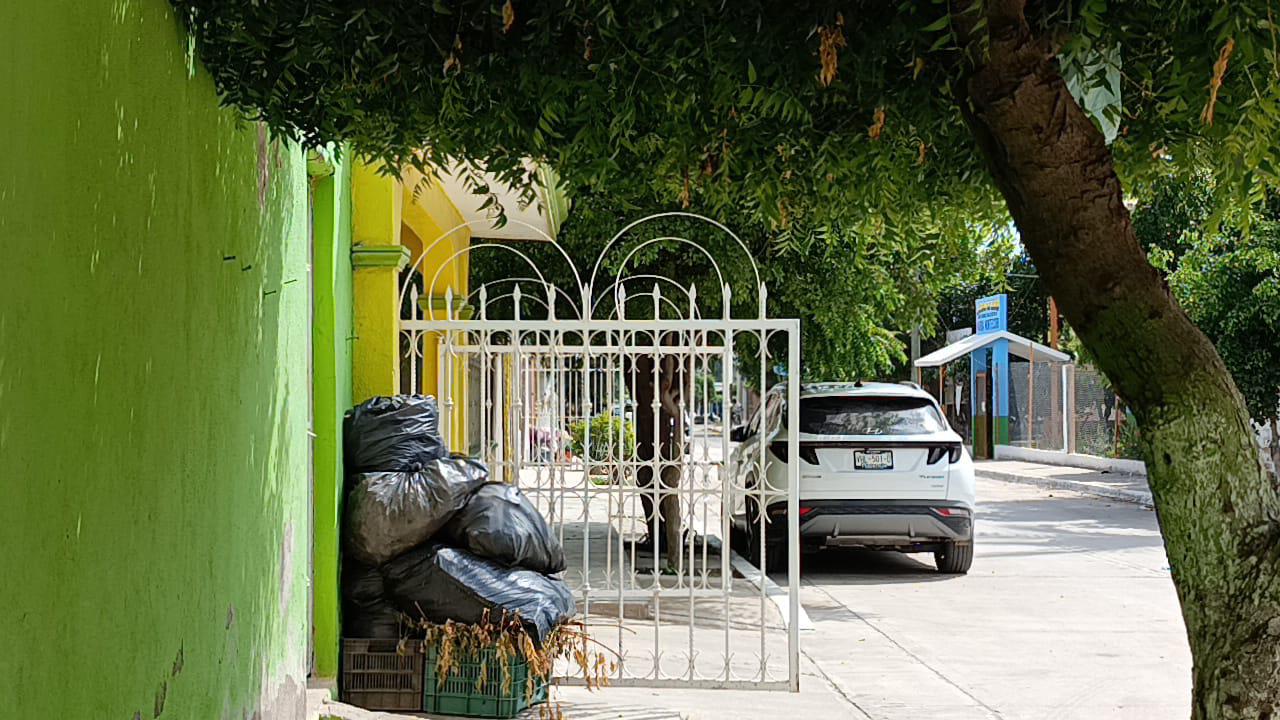 $!Ahora en la Ampliación Juárez, en Escuinapa, siguen sin pasar camiones recolectores de basura