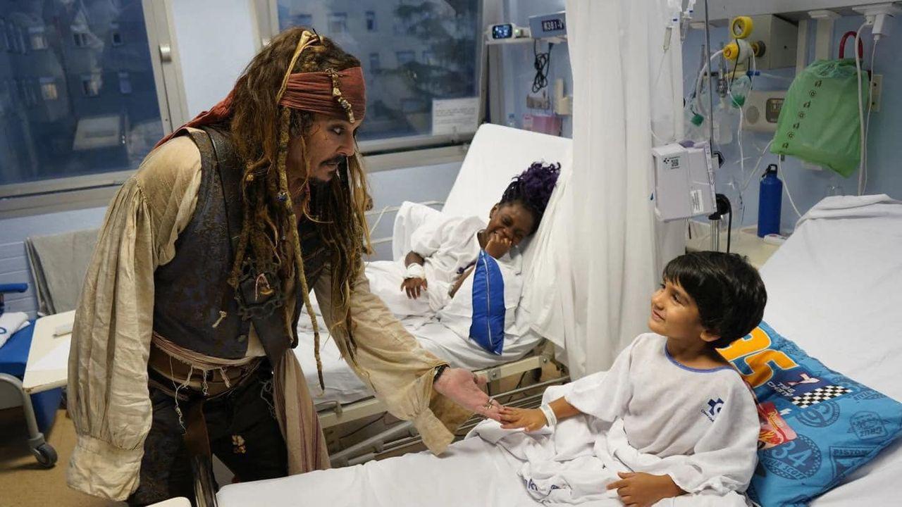 $!El actor convivió con niños del Hospital Universitario de Donostia.