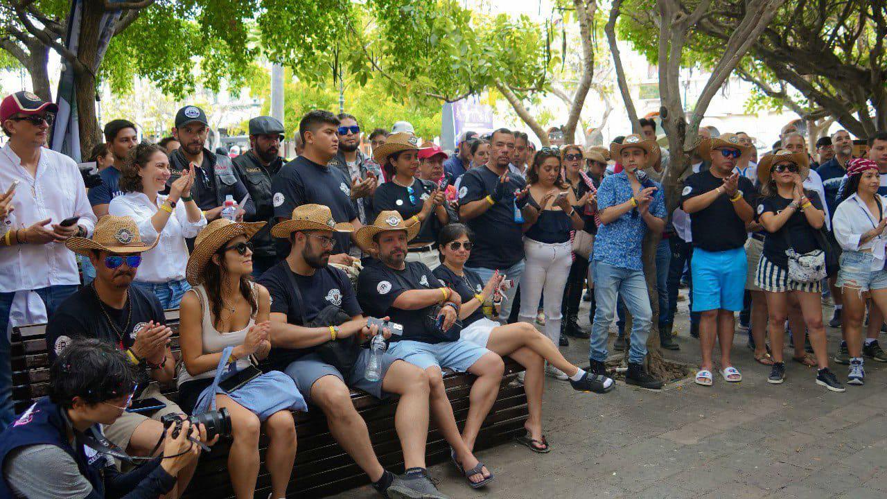 $!Sorprenden alumnos del Centro Municipal de las Artes a asistentes de Rodada de Indian Motorcycle