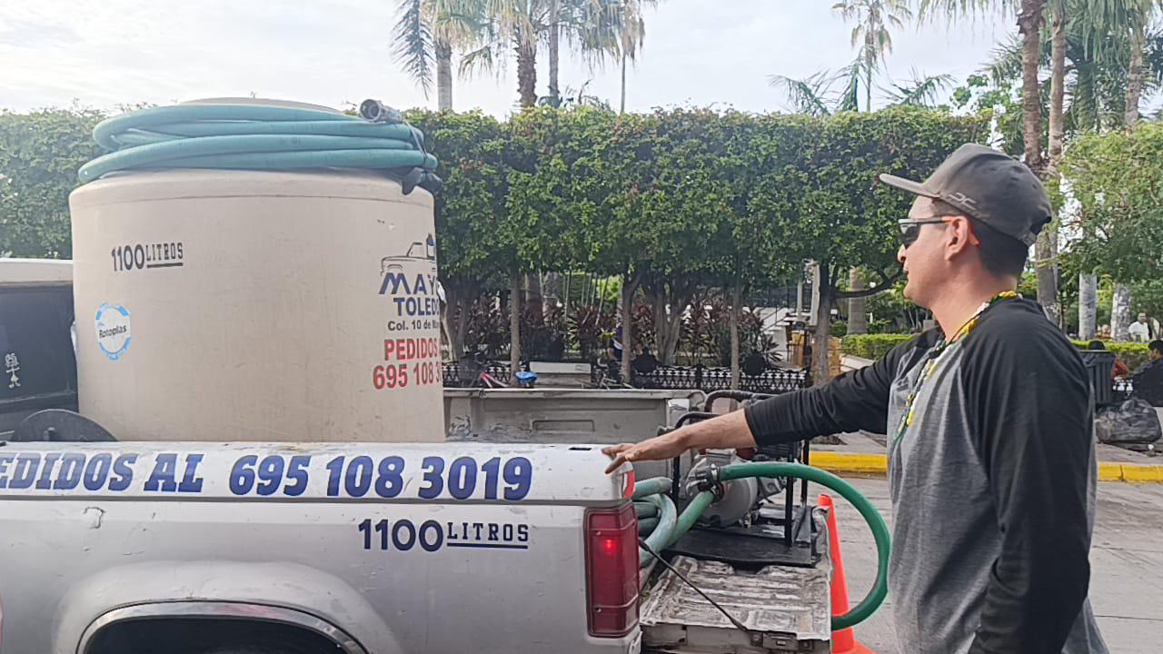 $!Vendedores de agua potable en Escuinapa tienen alta demanda, que hasta apagan el celular