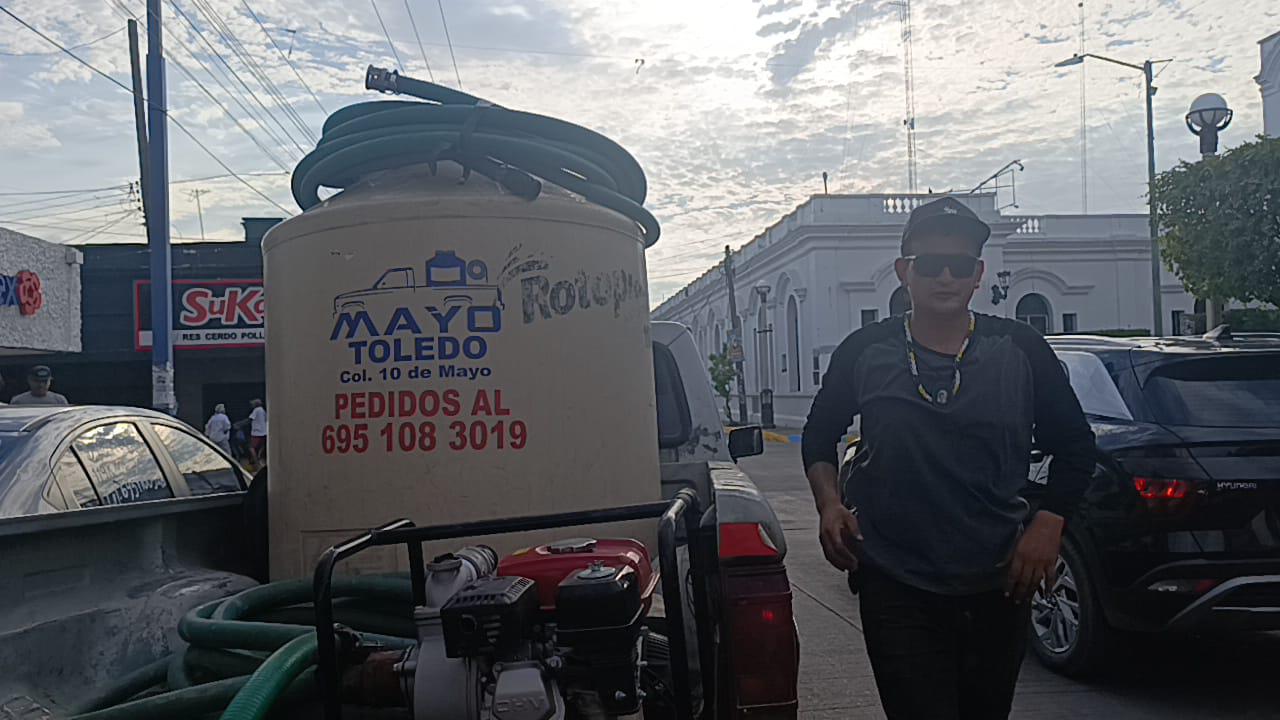 $!Vendedores de agua potable en Escuinapa tienen alta demanda, que hasta apagan el celular