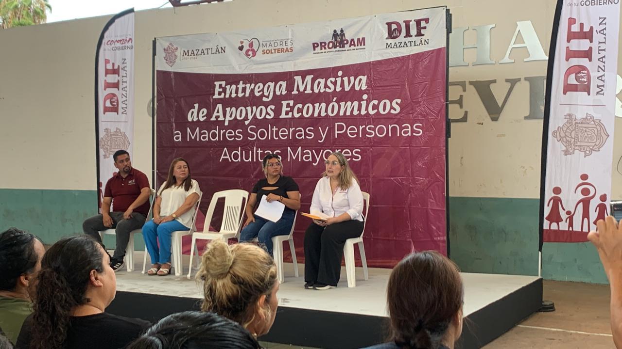 $!Madres solteras y adultos mayores reciben apoyo económico de Mazatlán