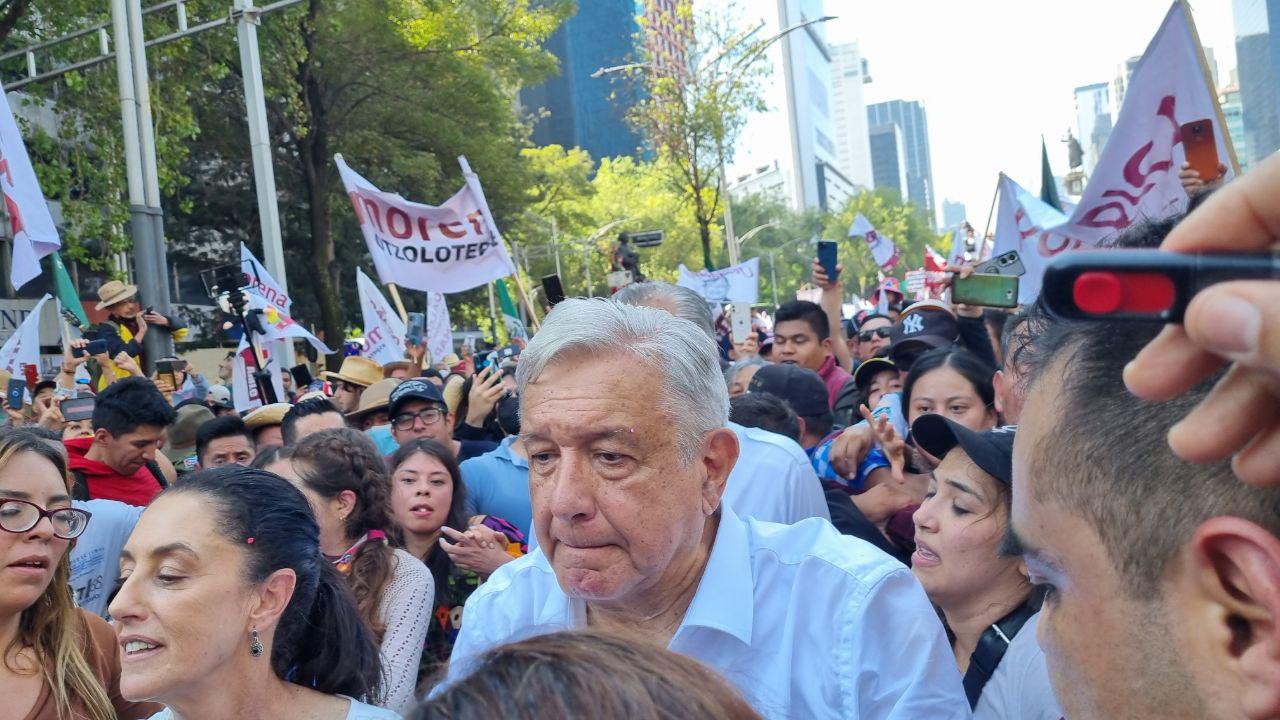 $!AMLO llega al Zócalo tras 6 horas caminando en la Marcha del Pueblo en la CDMX