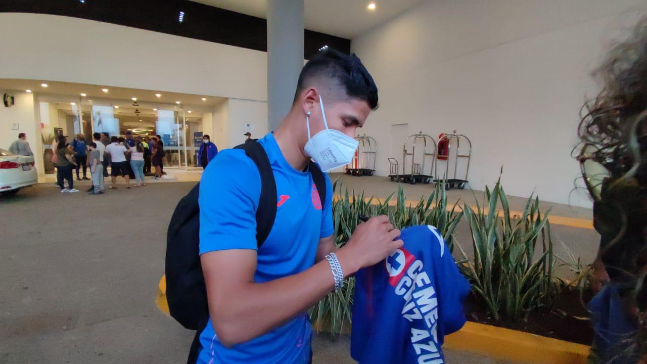 $!Cruz Azul causa revuelo a su llegada a Mazatlán