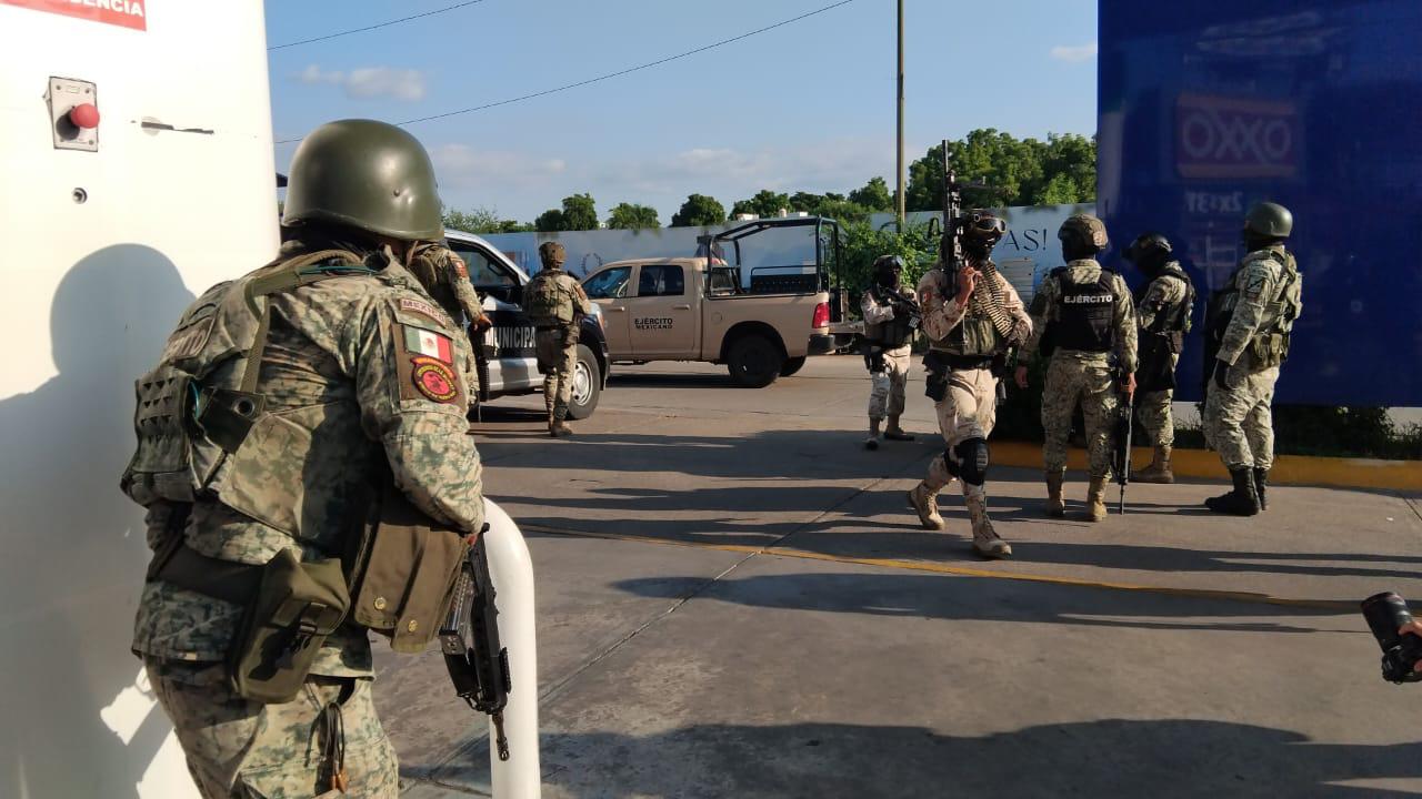 $!Balacera en sector Tres Ríos provoca evacuación en complejo departamental, en Culiacán