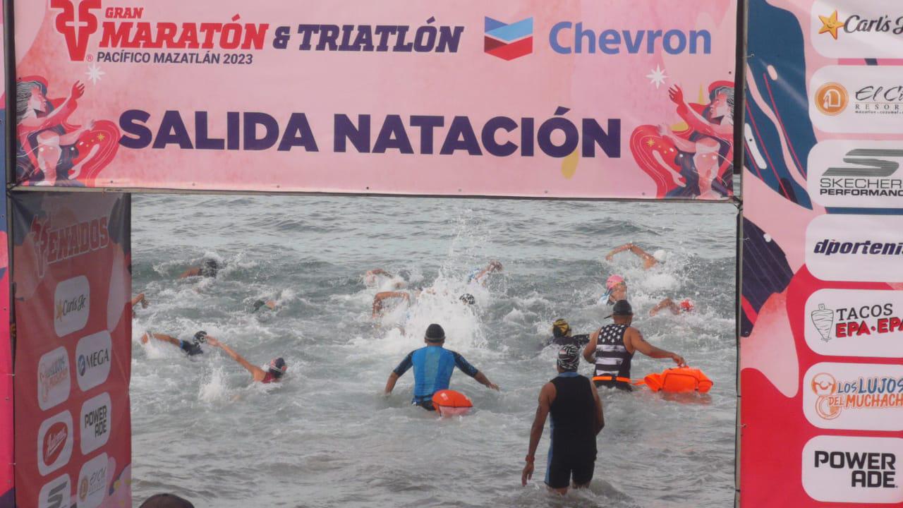 $!Esteban Gómez y Daniela García se llevan la gloria del Triatlón Pacífico 2023