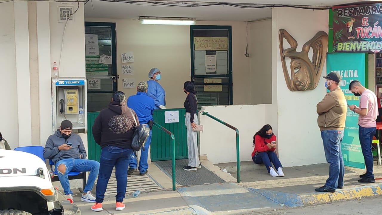 $!En Mazatlán, cada día más personas buscan hacerse la prueba de Covid en el IMSS