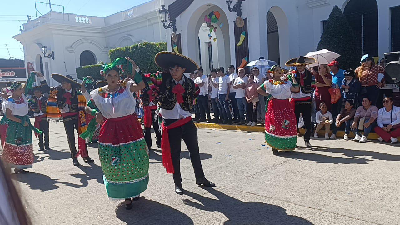 $!Realizan desfile de la Revolución Mexicana en Escuinapa con cuatro horas de duración