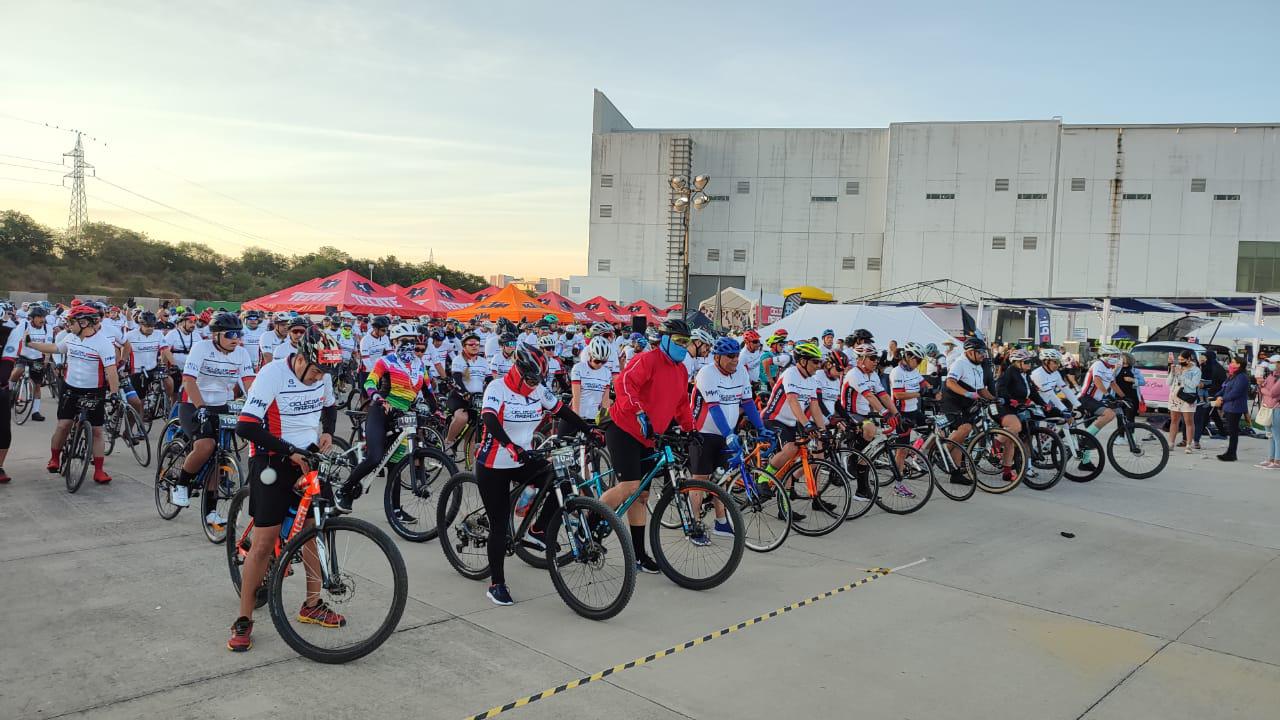 $!Multitudinaria participación en la edición 11 del Ciclotour Mazatlán